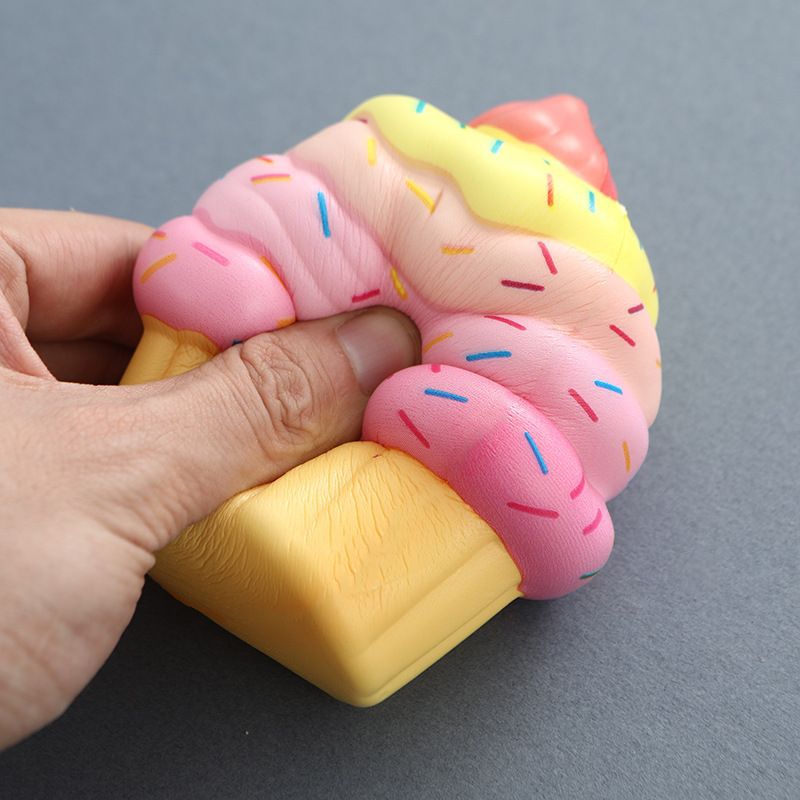 新款冰激凌减压玩发泡慢回弹儿童玩具发泄捏捏乐冰淇淋蛋糕