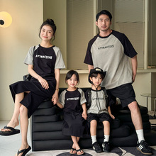 夏季短袖连衣裙家庭装一家三四口韩版洋气炸街拼接字母印花全家服