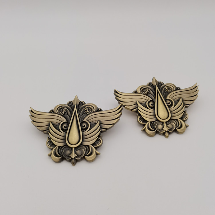 跨境战锤40k游戏周边 圣血天使团徽 胸针压铸锌合金翅膀金属徽章