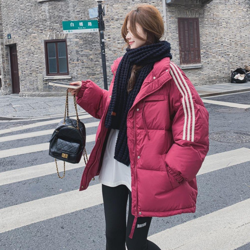 玫红色休闲羽绒服女短款2023新款冬装高级感炸街爆款洋气奶呼呼