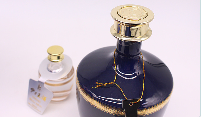 一箱也发货伊力特伊力王(蓝王)1956 30年窖藏500ml52度*6瓶包邮