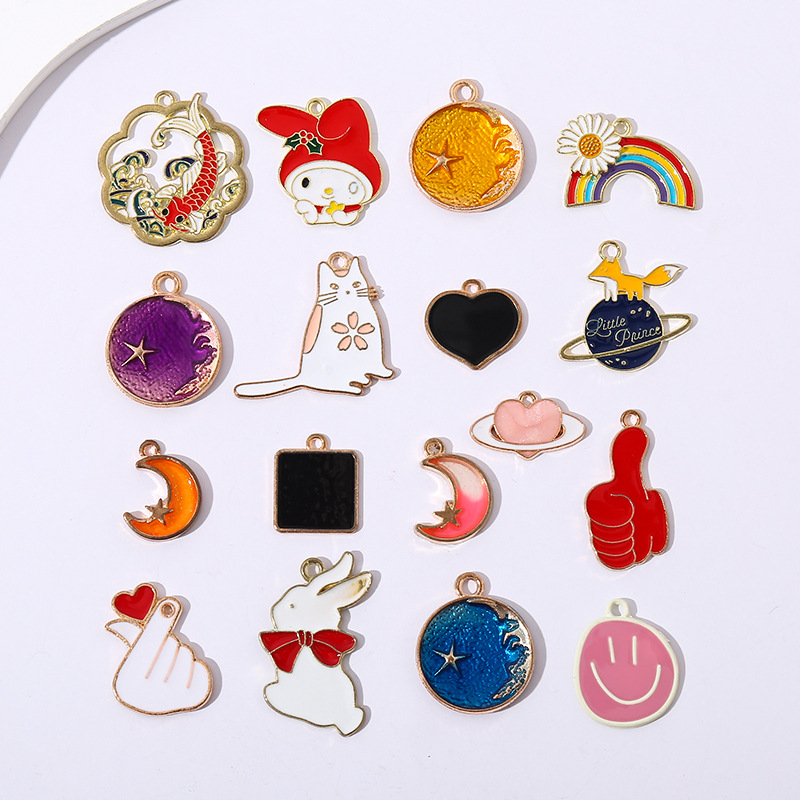 厂家卡通滴油合金饰品套装小挂件 时尚diy手工吊坠手链材料配饰