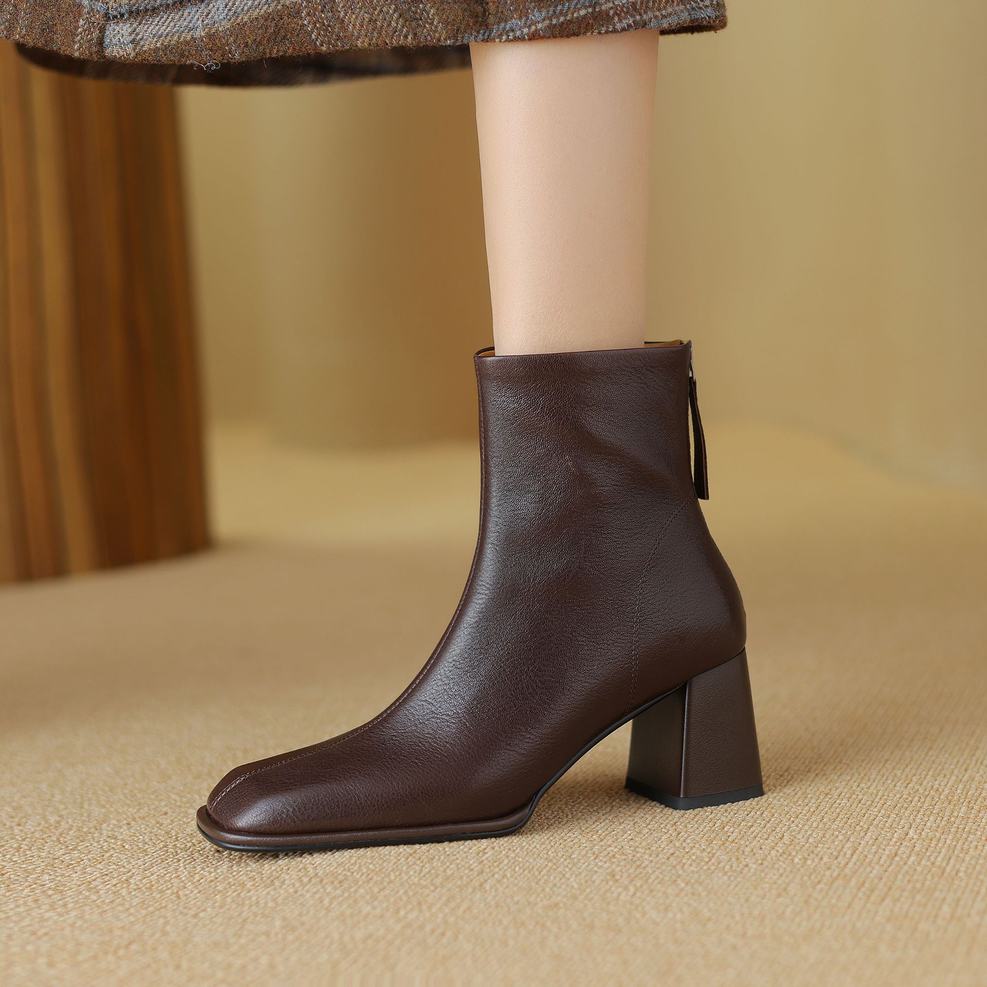 欧美秋冬新款头层羊皮气质方头高跟短靴女2024年复古及踝粗跟皮靴