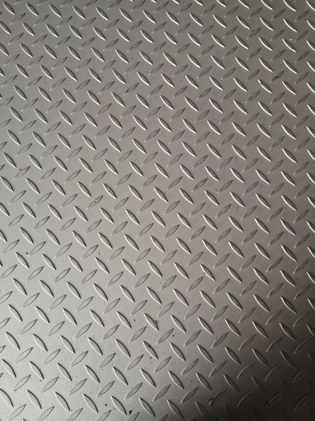 江苏无锡 304不锈钢花纹防滑板现货销售 压花板 冲花板 防滑板