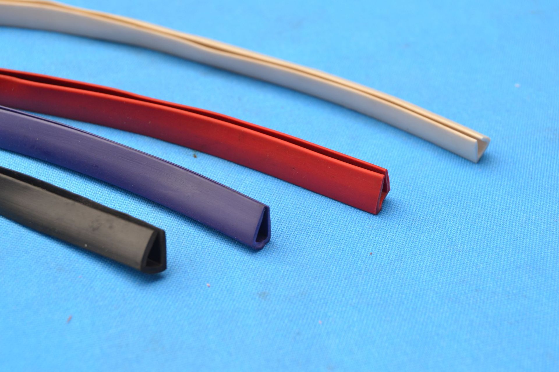 厂家直供新品 汽车pvc包边胶条u型橡胶密封包边条u形包边胶条定做