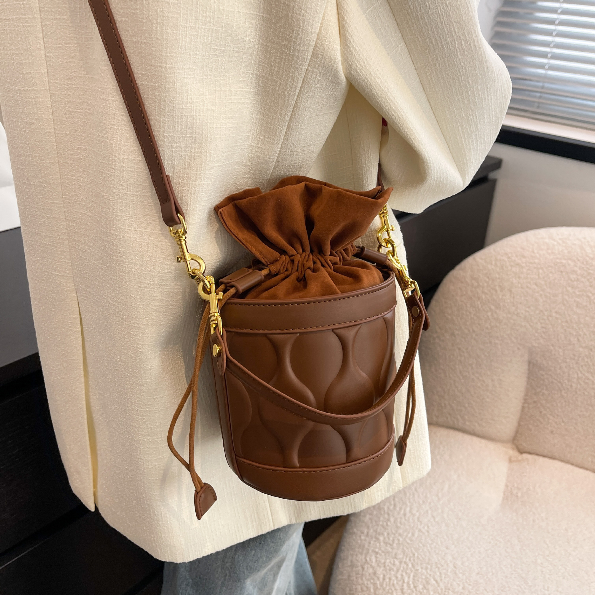 个性抽带小包包女士ins上新2022秋冬手提迷你单肩斜挎水桶包时尚