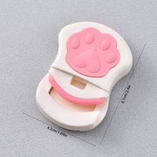厂家直销粉白色猫爪便携塑料睫毛夹 夹出太阳花 夹子