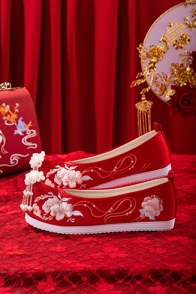 红色婚鞋女新款平跟秀禾鞋中式敬酒新娘鞋结婚鞋子古风汉服搭配鞋
