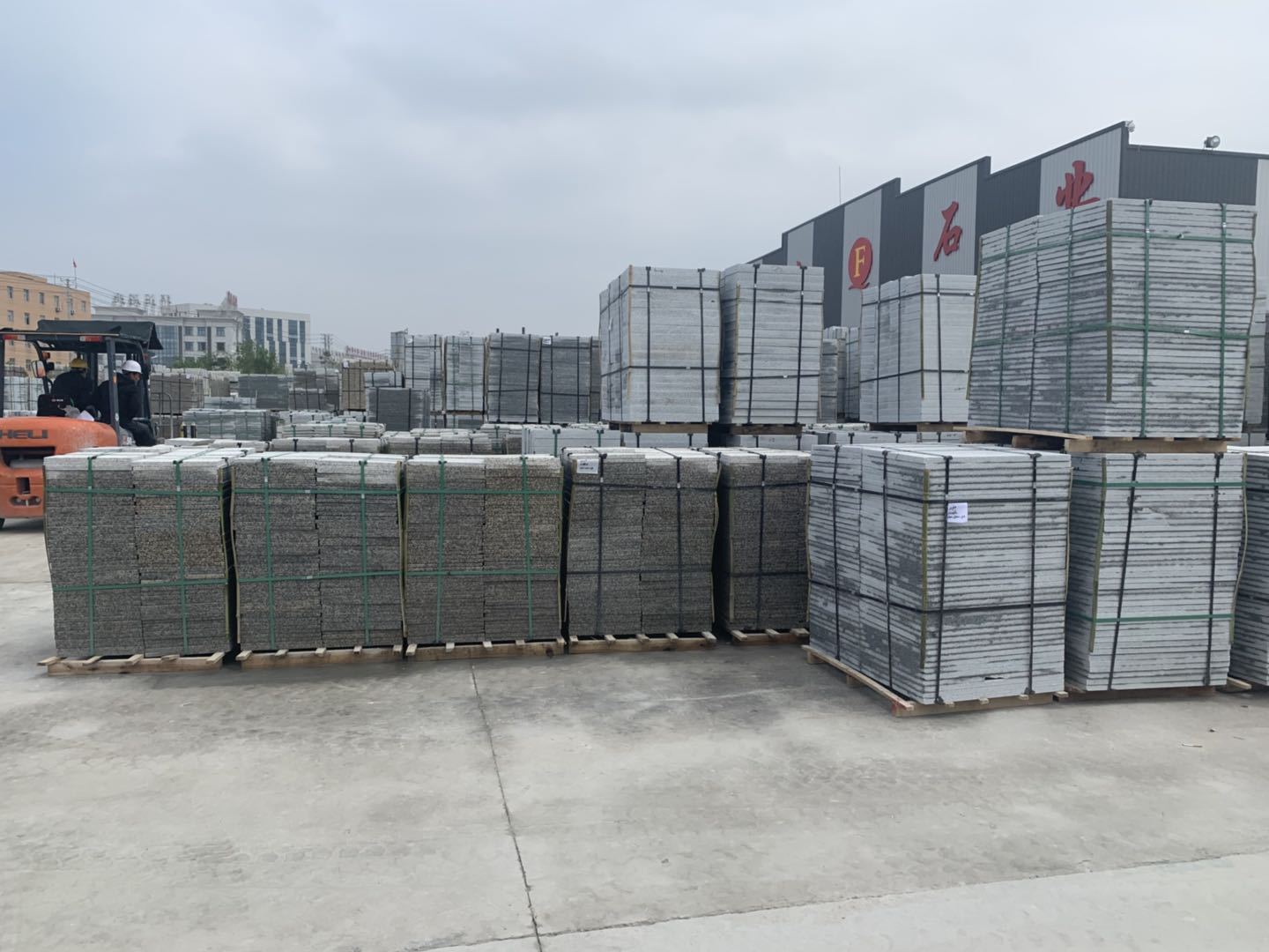 矿山定制 天然芝麻白花岗岩 光面地铺石广场铺路石 量大特优