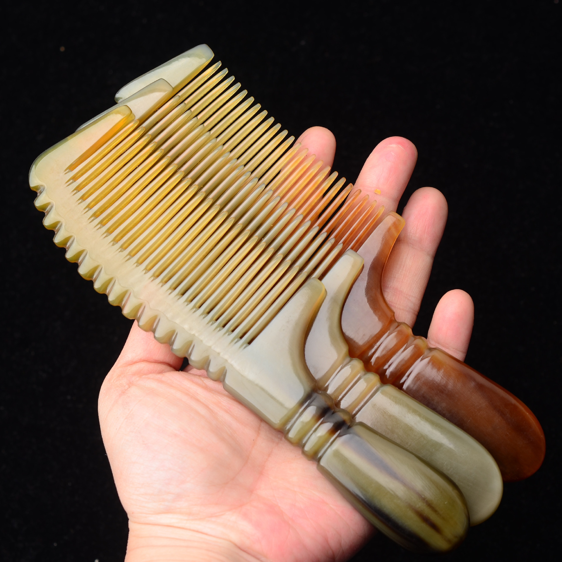 主营产品:牛角;羊角;牦牛角;梳子刮痧板;牛角项链;刮痧板;拨筋趑