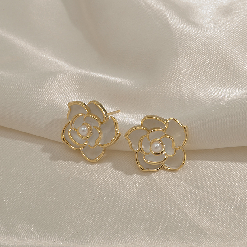 Camellia Sterling Silver Needle Stud Earrings Classic Chanel-like Vintage Earrings Women's French Minority Design Pearl Earrings