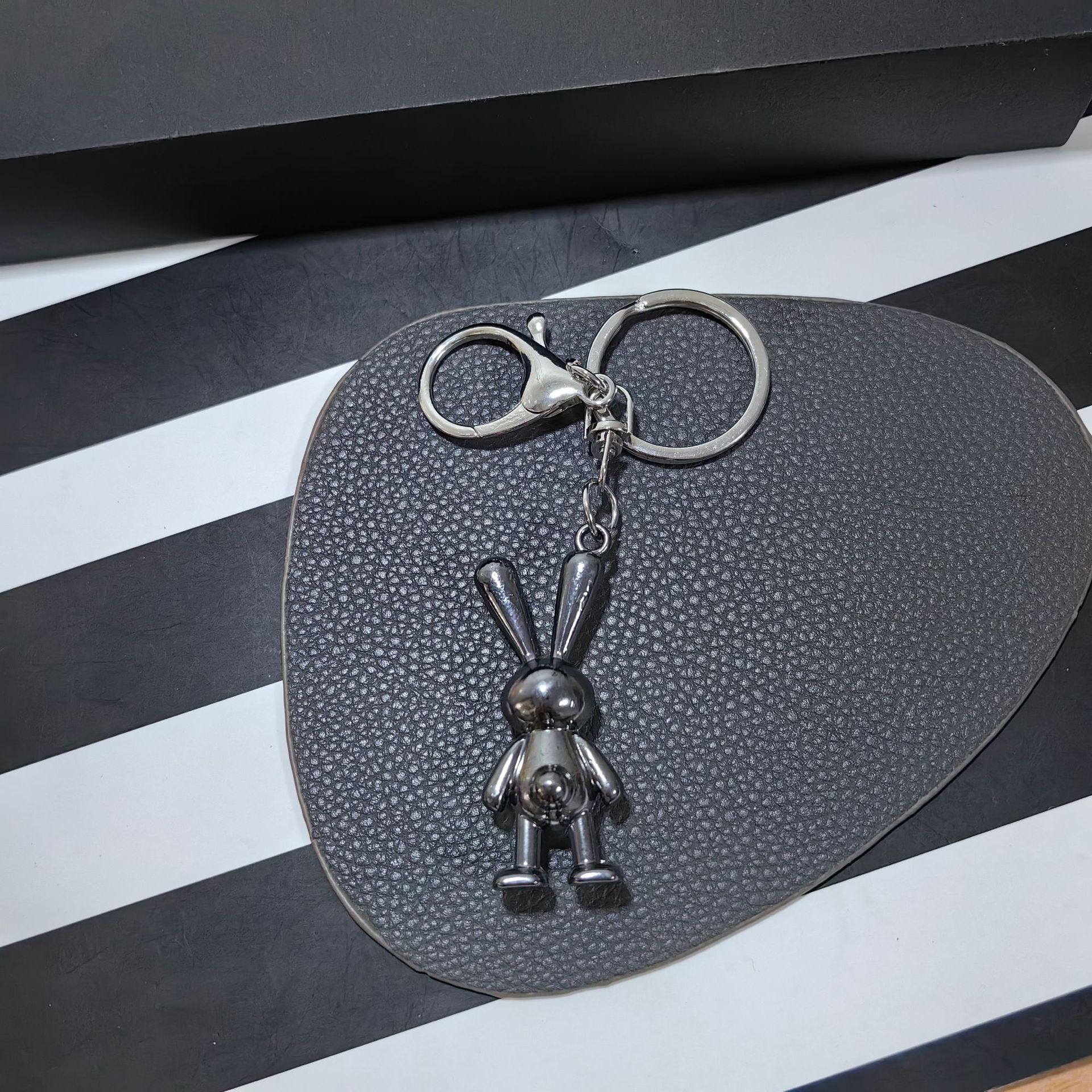 Cross-Border Metal Rabbit Pendant Rabbit Year Car Keychain Couple Wholesale Cute Exquisite Bunny Key Ring