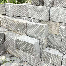 供应22*16*40錾道面青石块 仿古景区公园砌墙铺路 青石板块踏步石