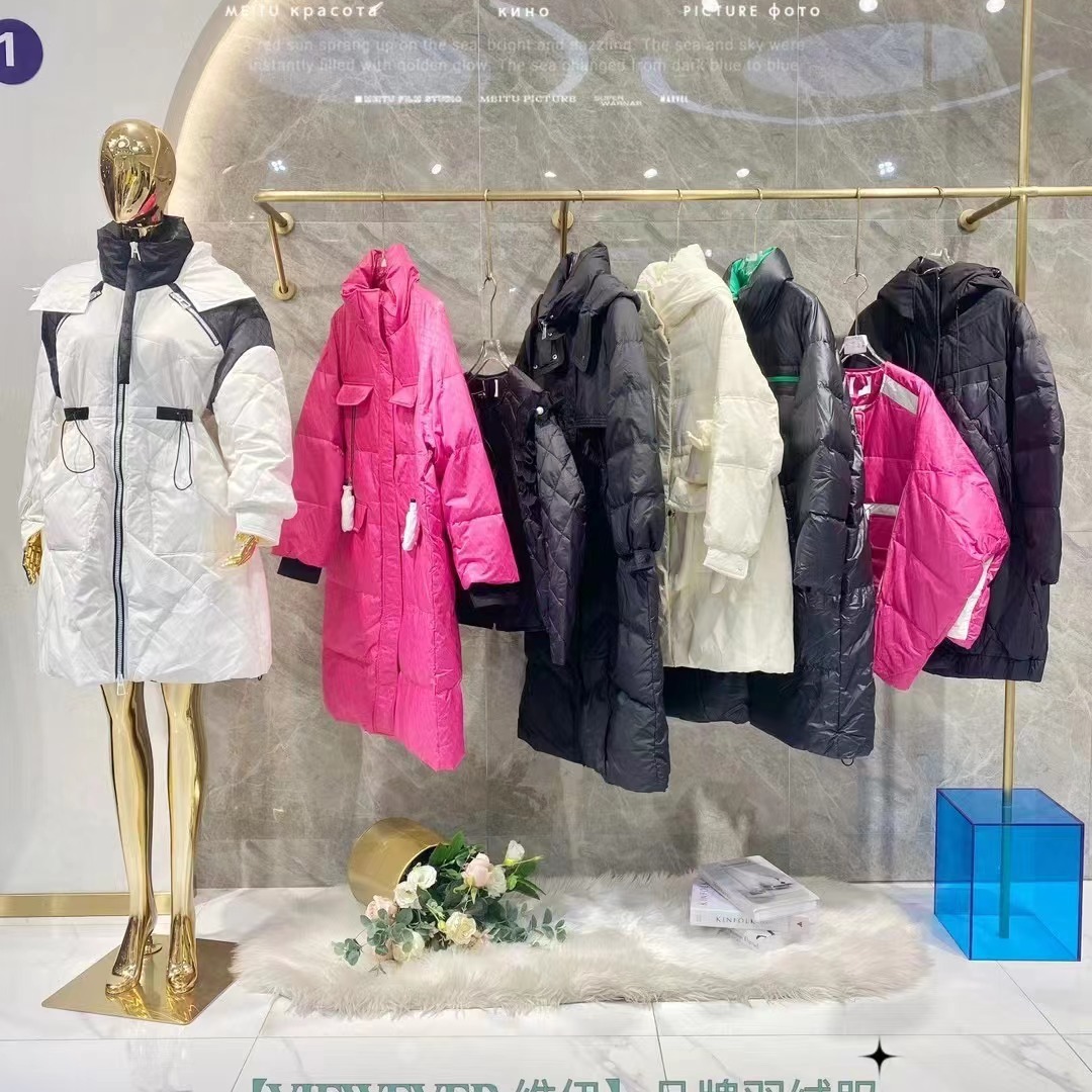 维伊羽绒服冬装品牌撤柜尾货清仓杭州四季青广州十三行直播实体