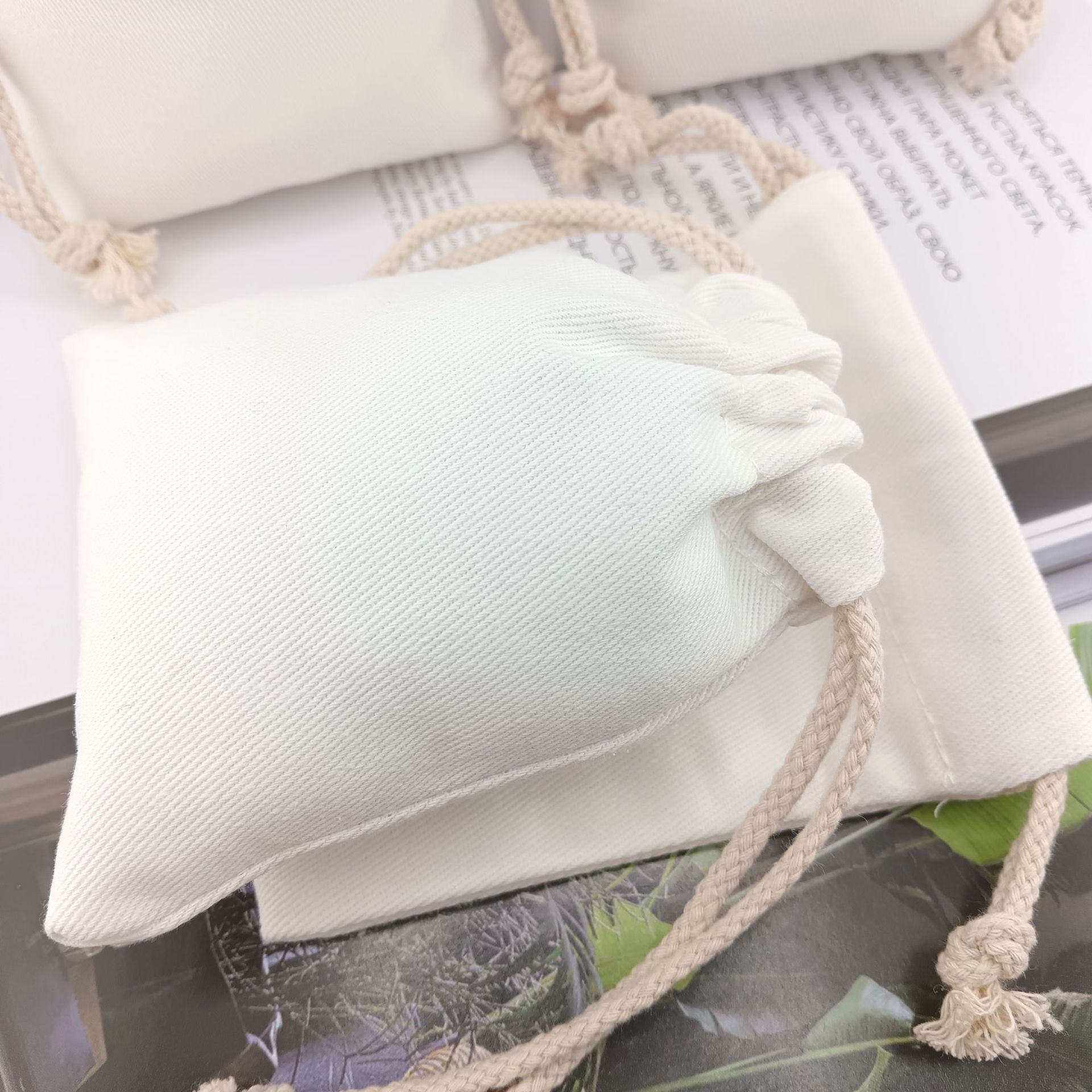 促销热卖环保棉布拉绳袋纯白色斜纹帆布袋首饰品收纳袋化妆刷袋子