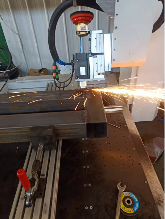 五轴六轴打磨机械手数控焊疤焊缝打磨机箱体柜体门板抛光焊疤处理