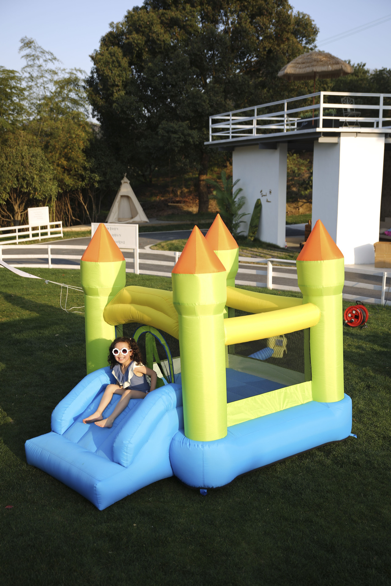 工厂现货户外儿童气模玩具家庭充气城堡跳床大小型淘气堡蹦床批发