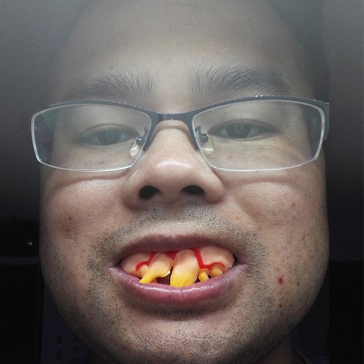 万圣节假牙 龅牙吸血鬼牙齿僵尸门牙 搞笑搞怪整蛊塑胶软牙套现货