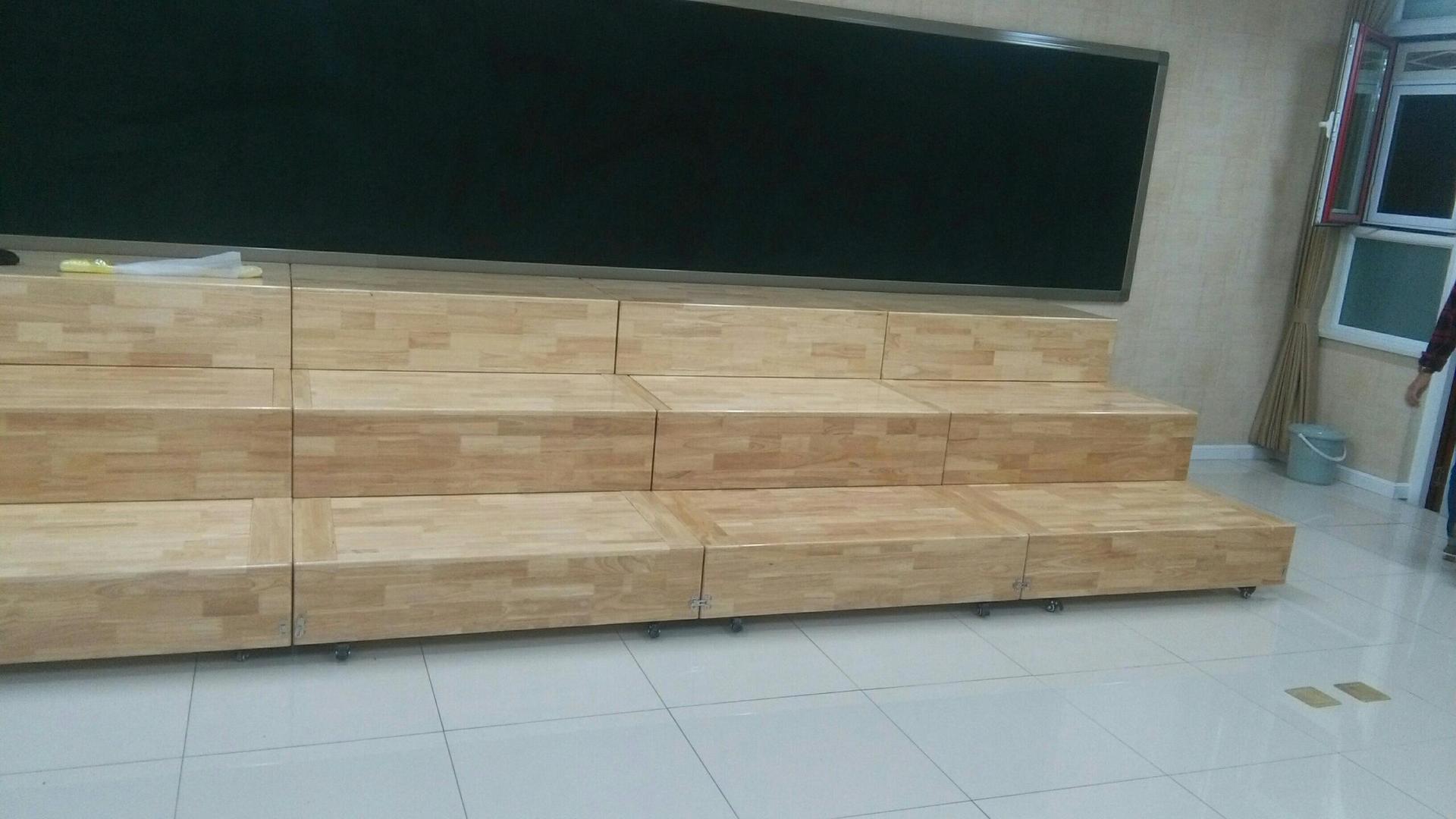 新款木质可伸缩三层合唱台阶定制 培训学校大合唱演出用合唱站台