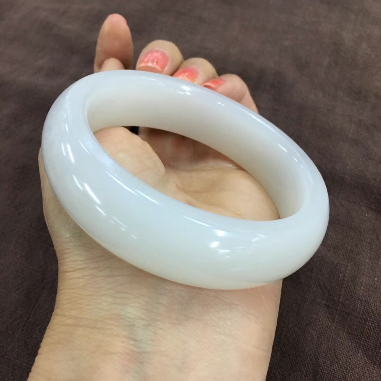 新疆和田玉优质羊脂玉玉石手镯带证书终生保真