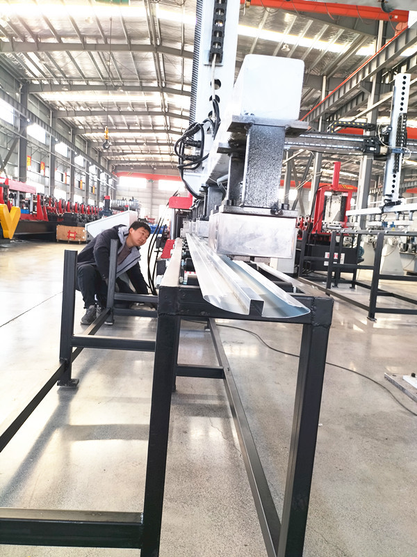 安全围栏立柱罗拉机  防护栅栏立柱设备 隔离网立 桁架机械手码垛