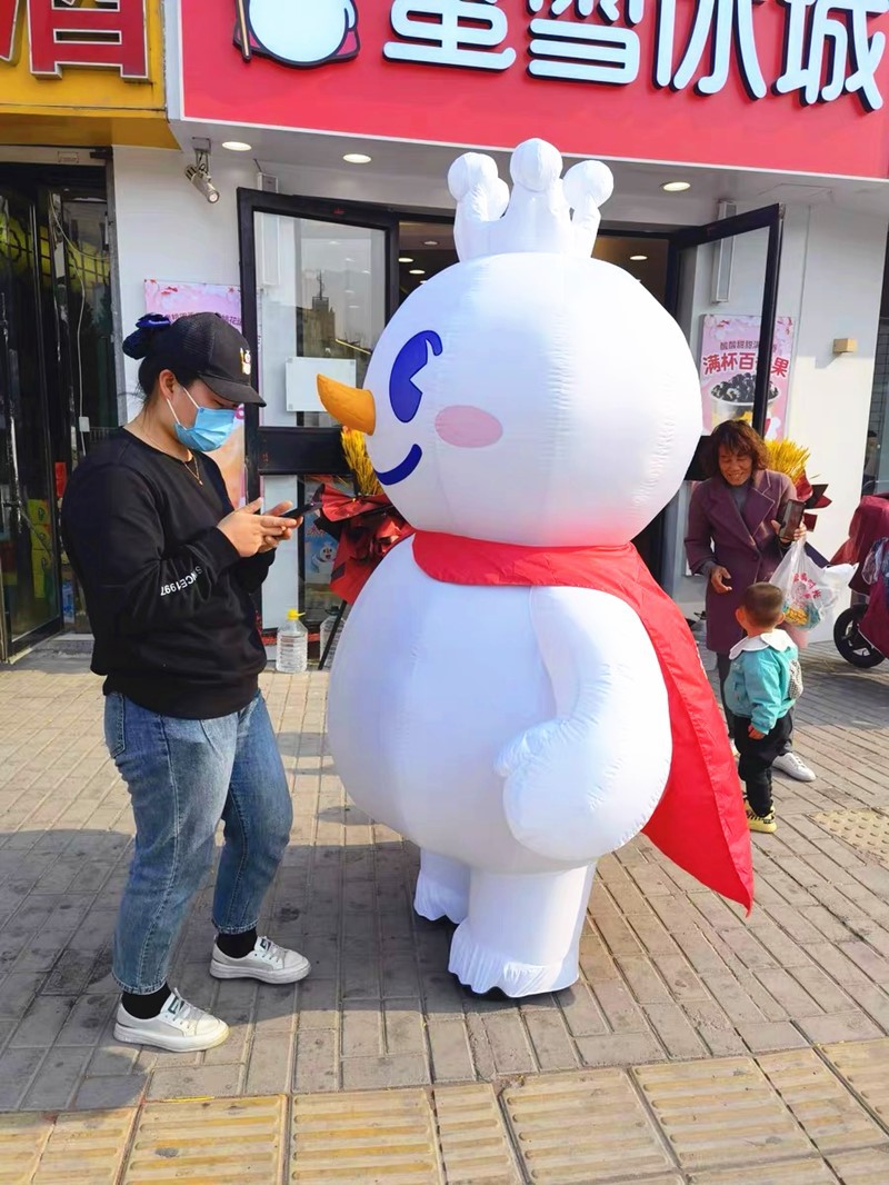 充气雪王蜜雪冰城吉祥物开业活动广告宣传行走人偶卡通拱门气模型