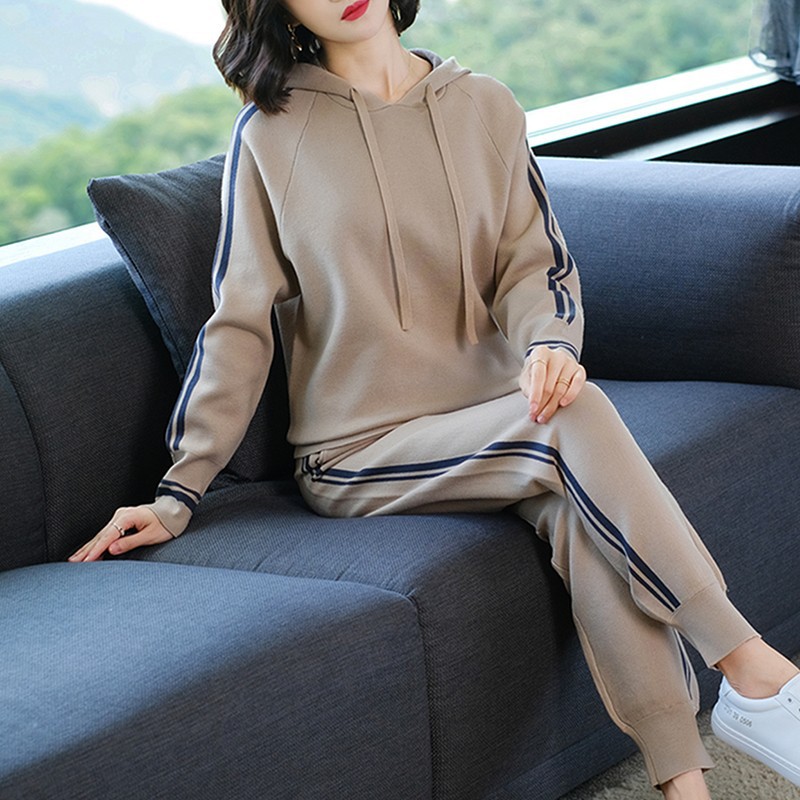 中老年女装新款妈妈秋装洋气上衣中年妇女装大码休闲卫衣运动套装