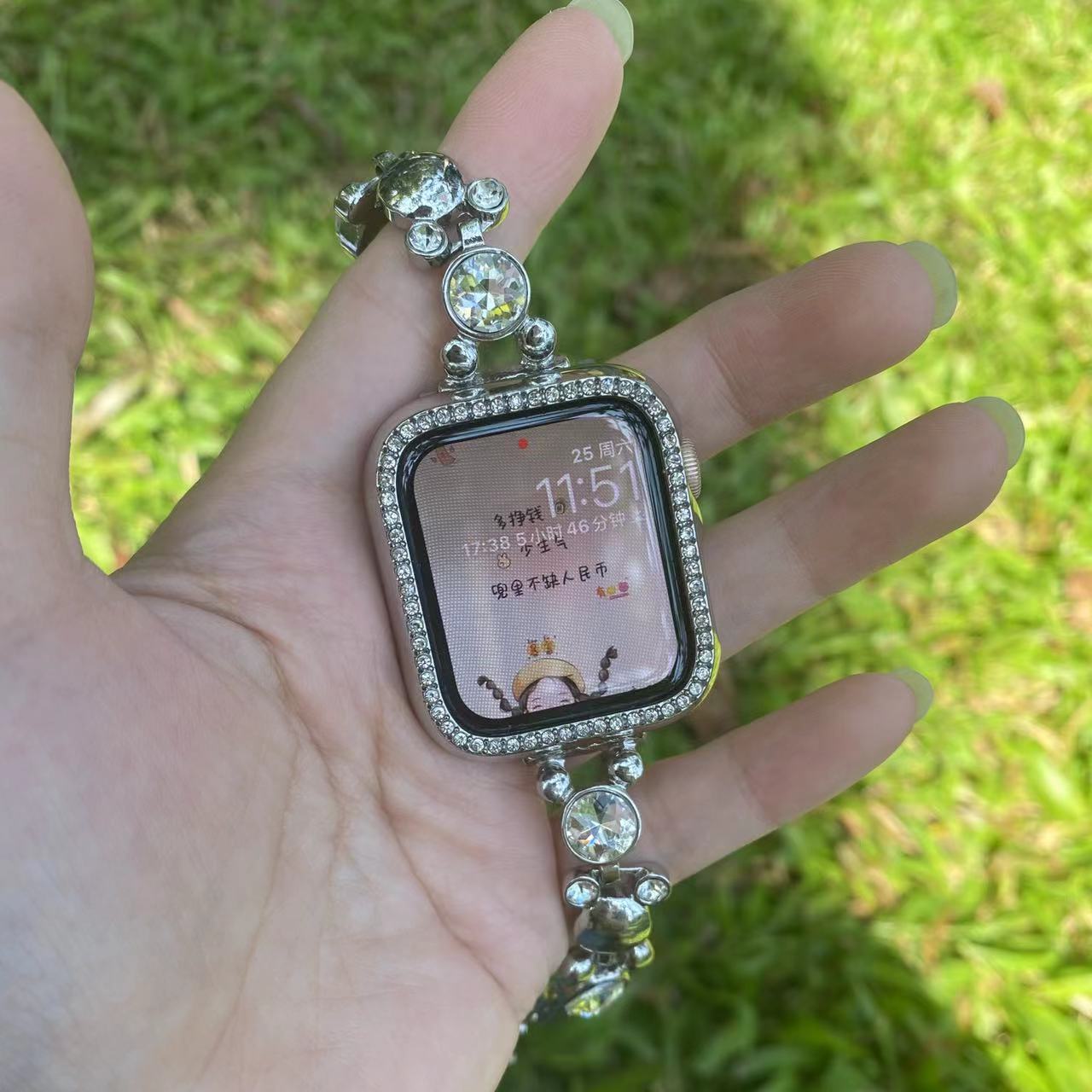 适用于applewatch9s8代苹果手表se6小众创意米奇熊镶钻金属表带链