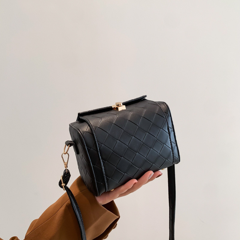 This Year's Fashion Diamond Small Bag 2022 Autumn New Women's Bags Minority Simple Fresh Crossbody Bag Solid Color Square Bag