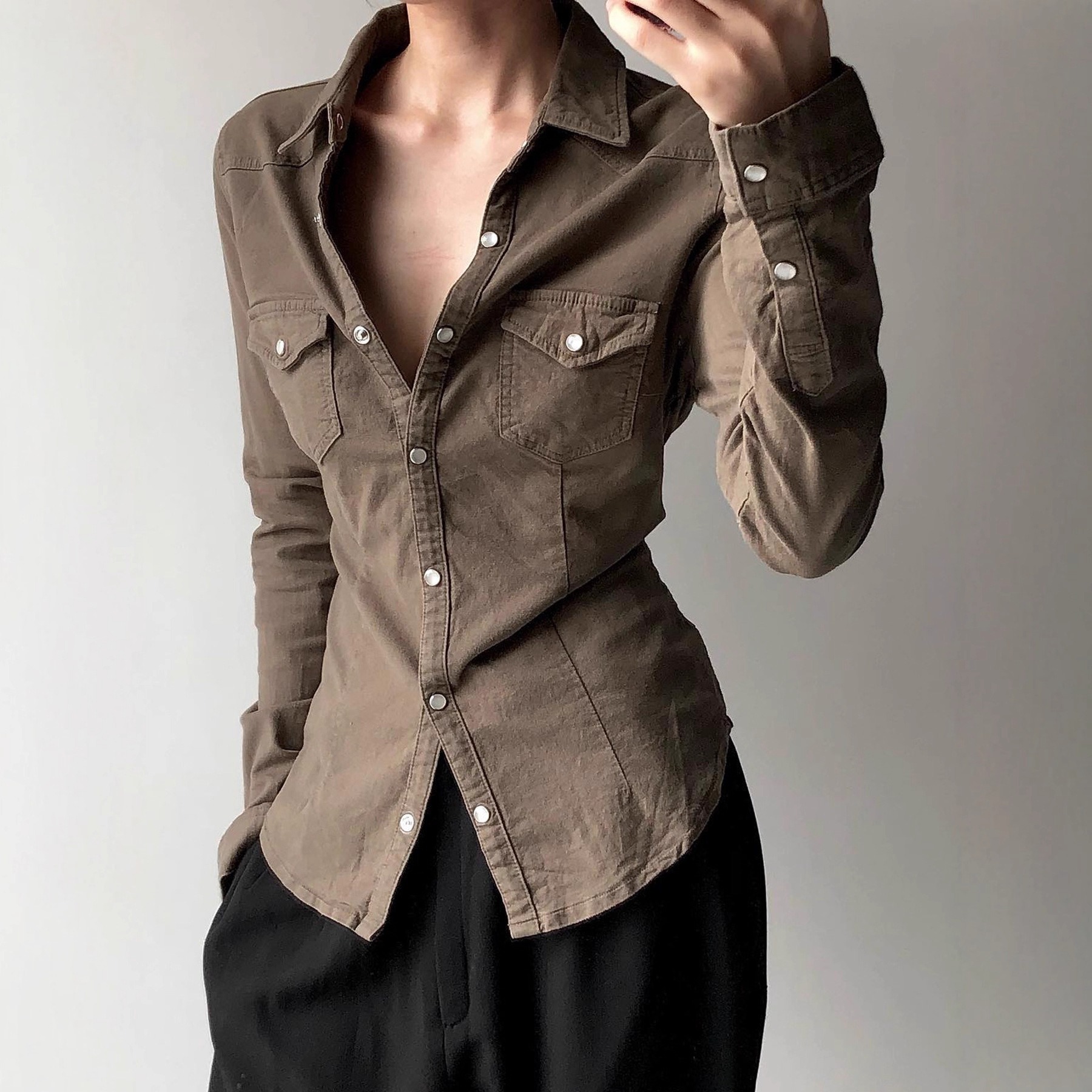 美式复古口袋拼接褶皱牛仔衬衫女2025外贸街拍单排扣外套新款上衣