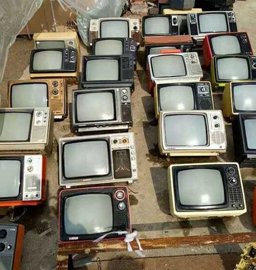 复古迷你小电视机黑白电视彩电70-80年代橱窗老式怀旧黑白电视机