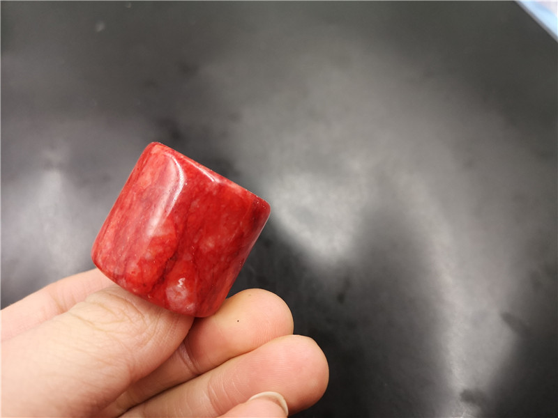 老玉匠 红色鸡血玉扳指 男款鸡血石指环 干青铁龙生翠玉弧形戒指