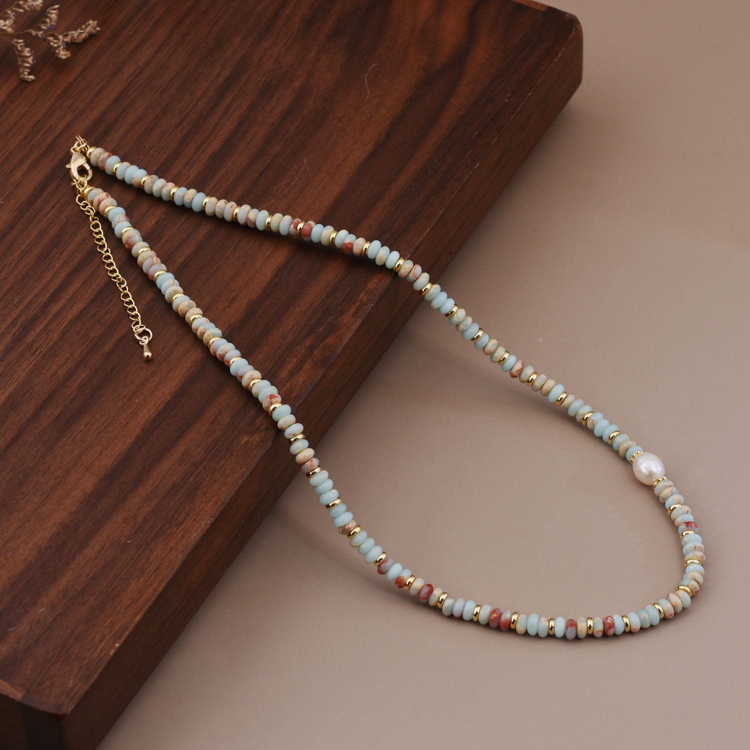 轻奢多巴胺彩色串珠拼接项链女高级感淡水珍珠复古颈链中古珠项链