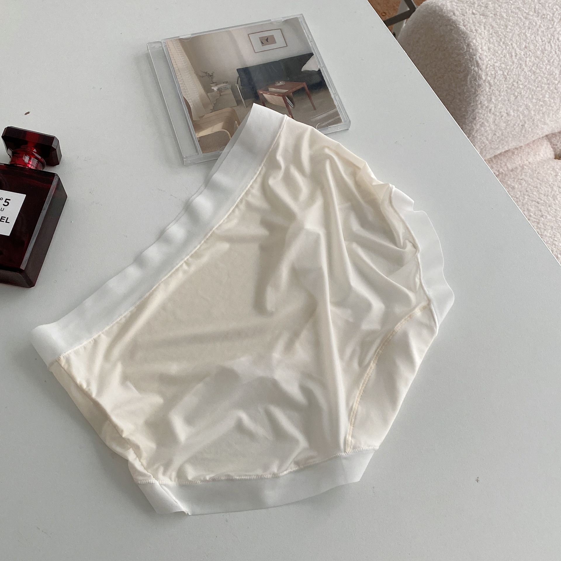 n8104超薄20d春夏新款飘飞冰丝裸感薄轻柔无痕0压感女士中腰内裤