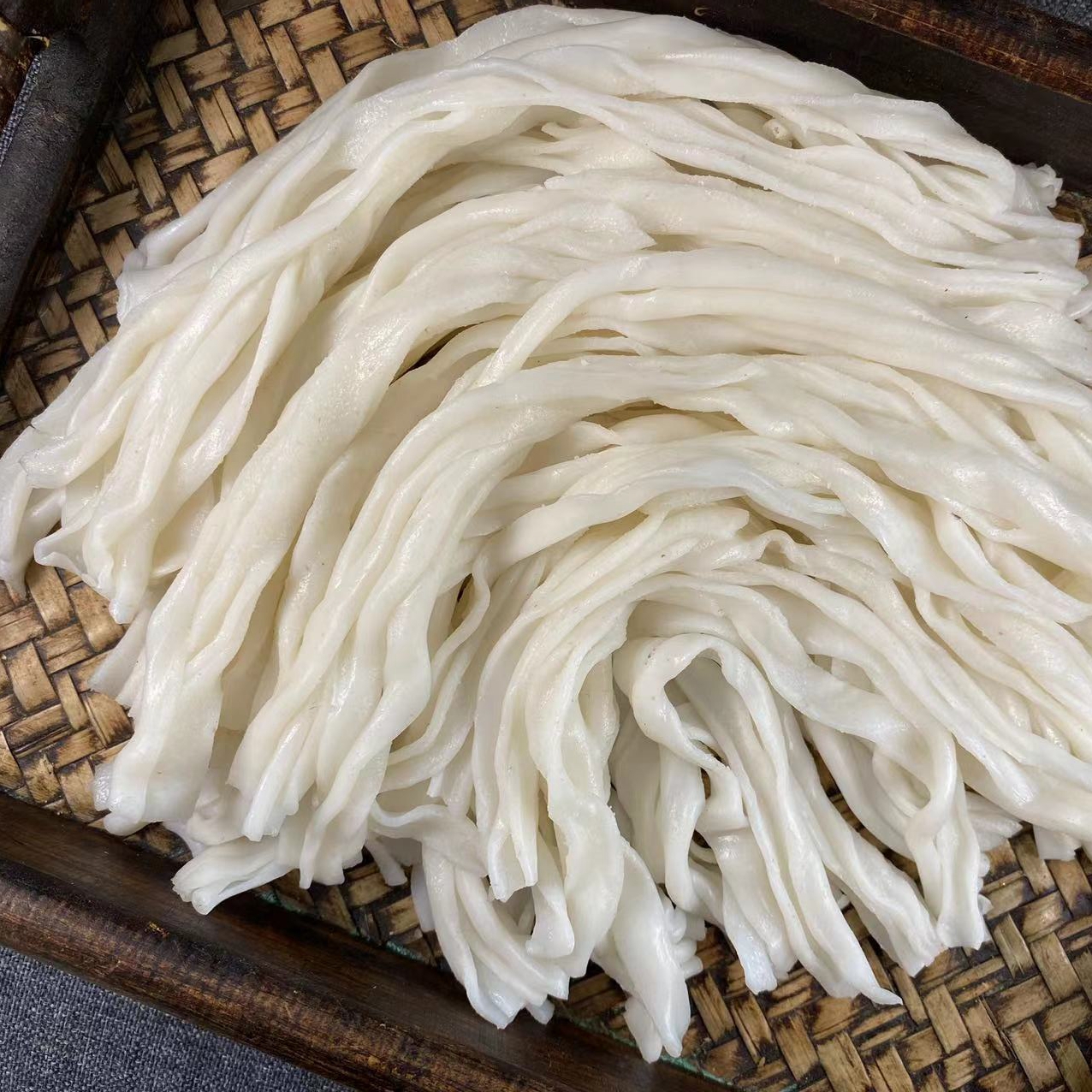 湖南长沙机制米粉扁粉湿粉手工宽粉新鲜米面皮炒商用切河粉-阿里巴巴
