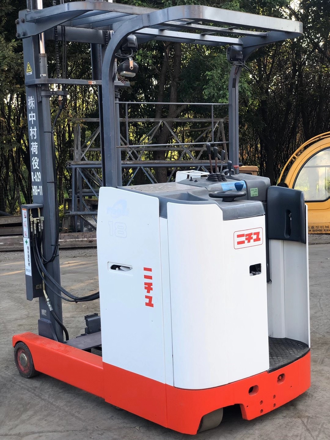 力至优前移式电动叉车18吨4米升高