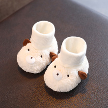 秋冬季婴幼儿鞋子加绒0-1岁宝宝软底不掉棉鞋保暖初生儿满月鞋袜