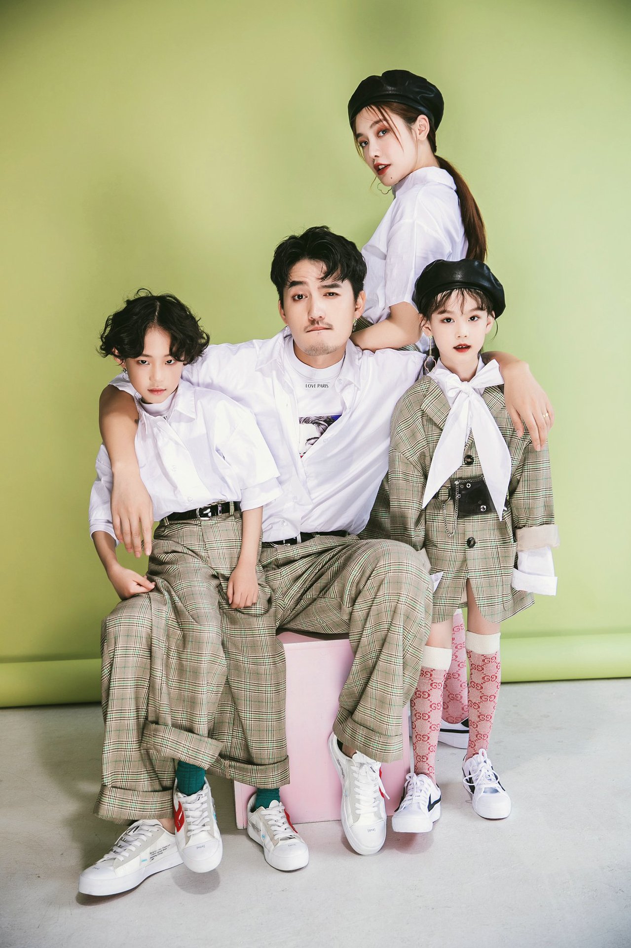 影楼六口四口亲子照全家福拍照摄影主题服装中国风家庭喜庆套装