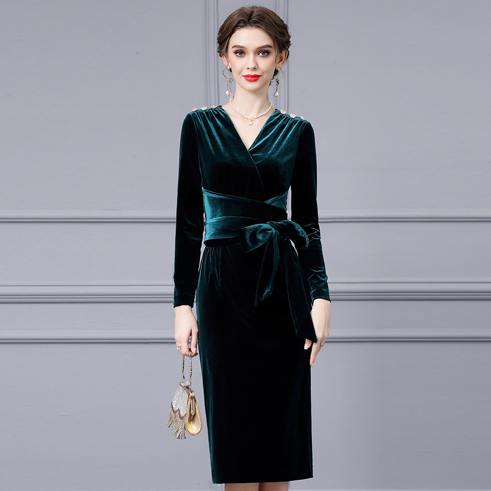 智丽贵妇人品牌女装2023冬季新款v领收腰系带气质包臀丝绒连衣裙