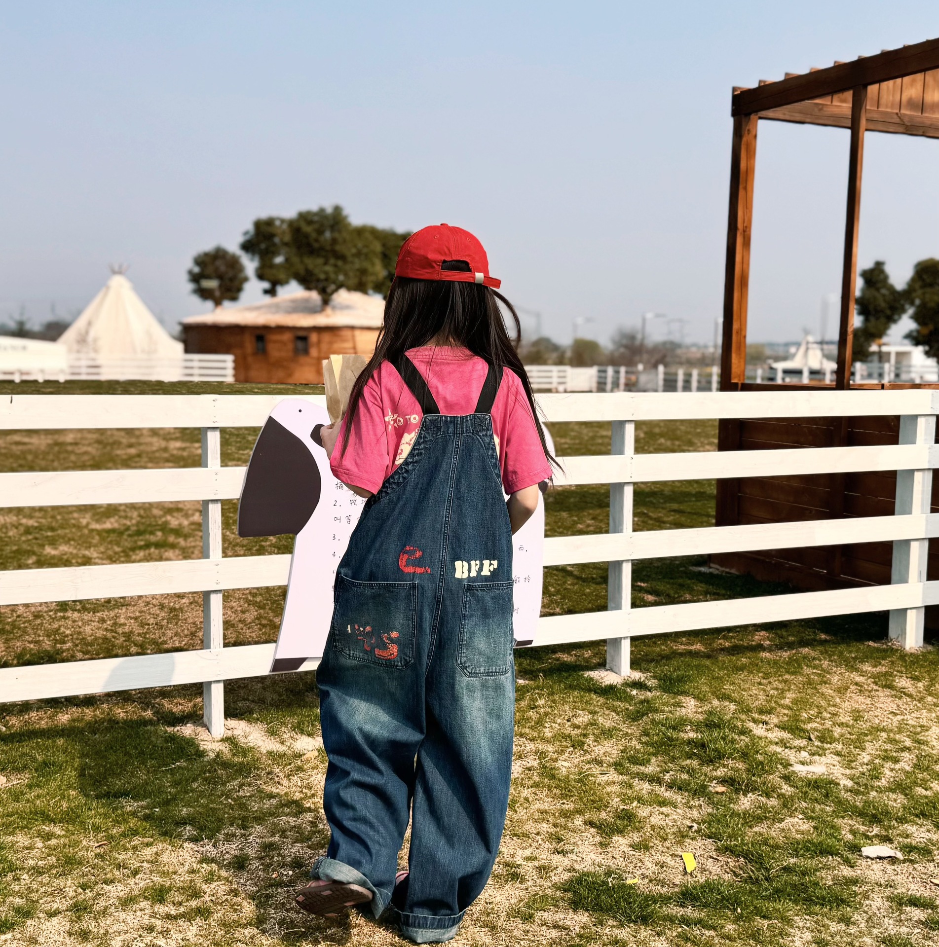 24日系男女童dd宽松百搭后背印花可调节牛仔背带裤 3.28