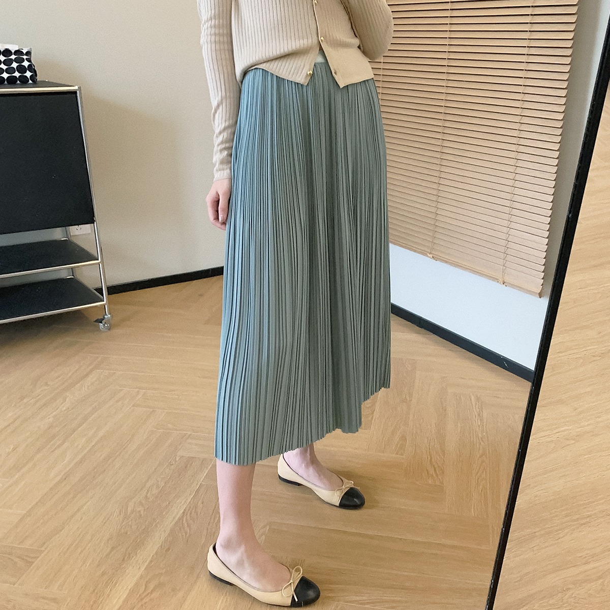 细条压褶垂坠a字半身裙女春夏气质通勤透气百搭松紧腰百褶裙a字裙