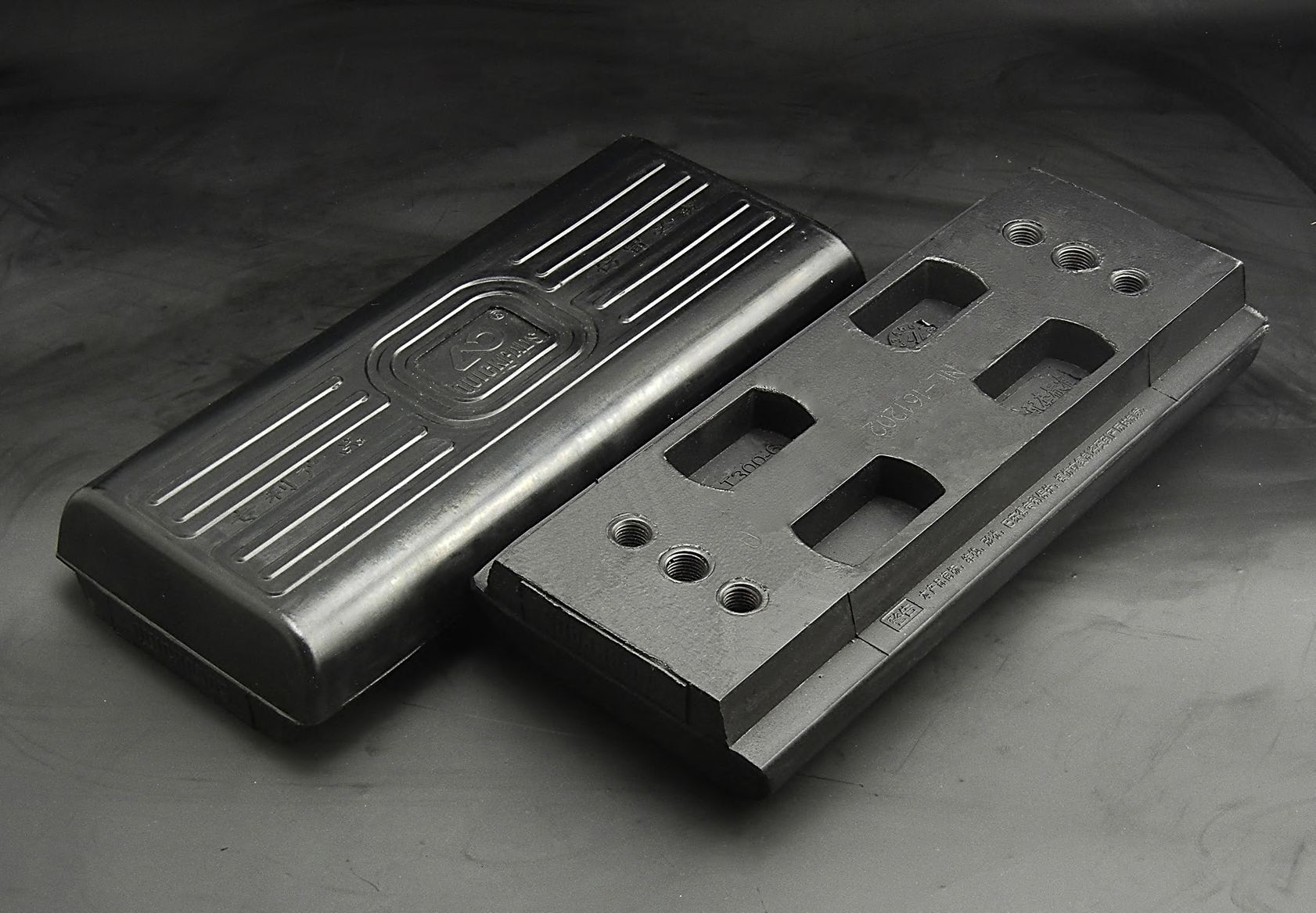 热销6孔橡胶履带板