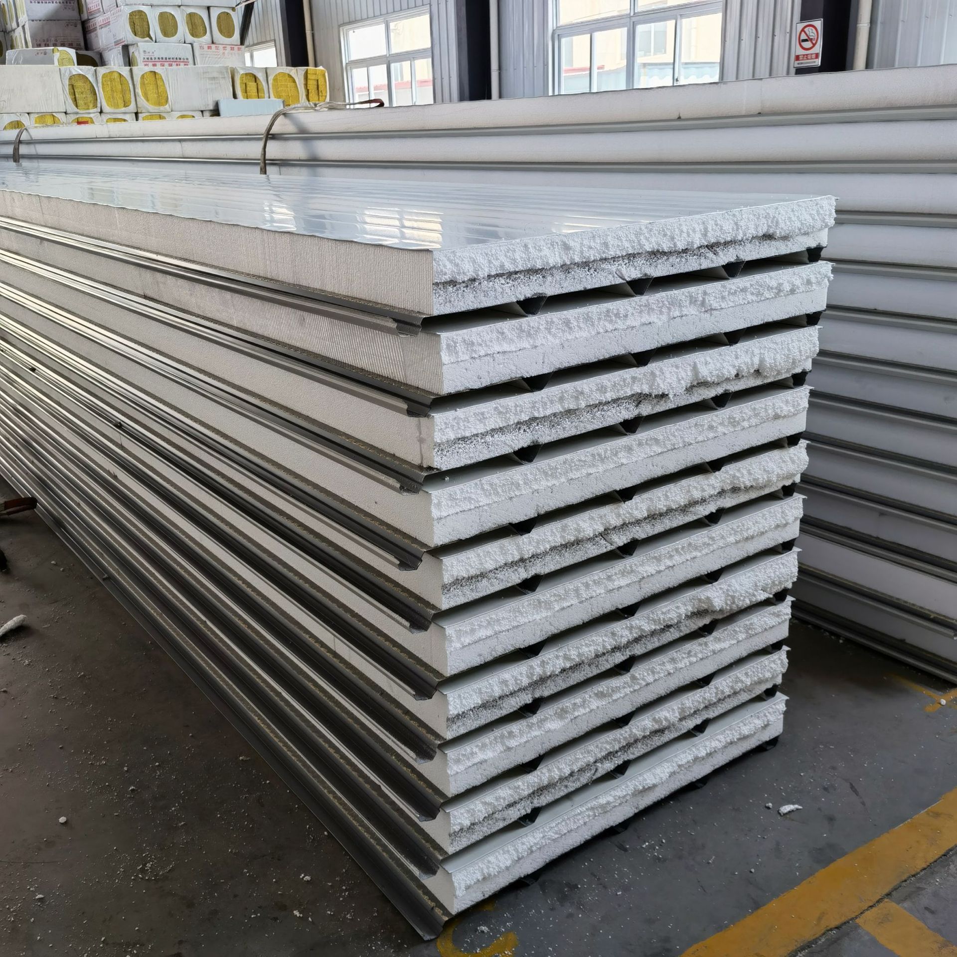 定制eps泡沫板 高密度真金泡沫夹芯板外墙保温彩钢复合夹芯板