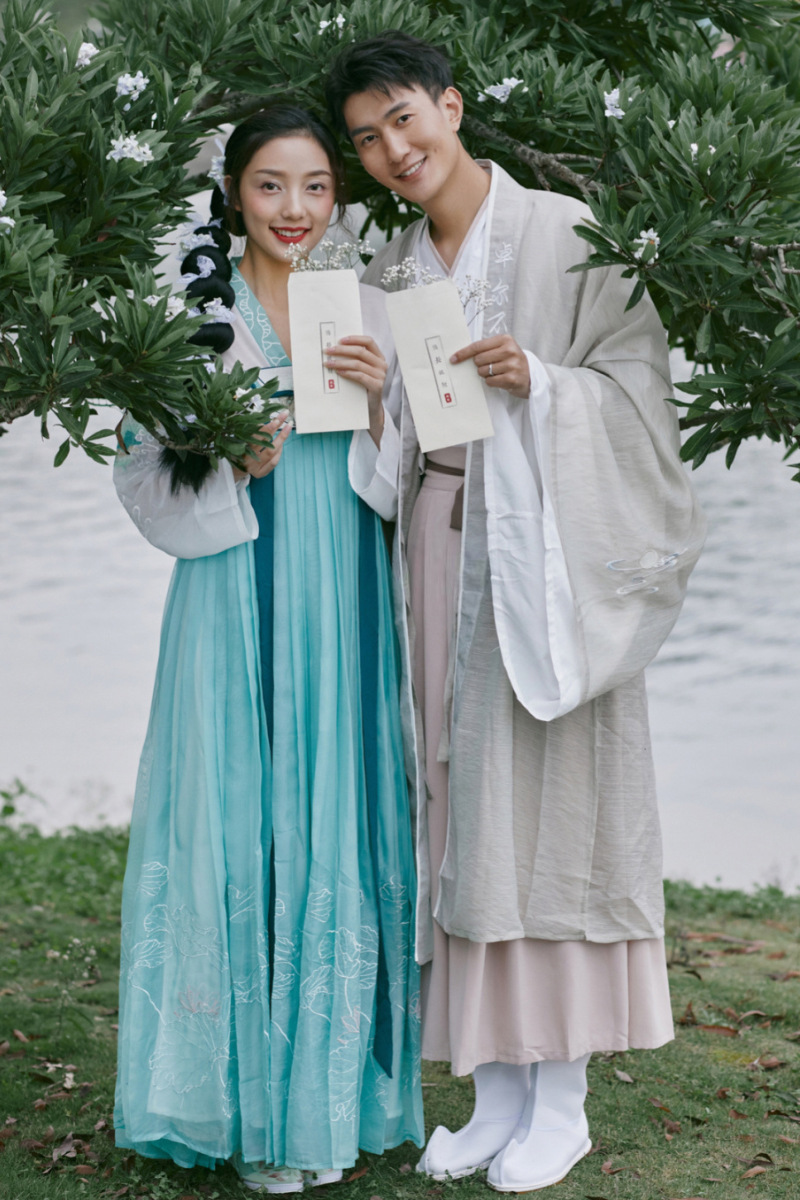 21影楼情侣装写真旅拍复古汉服国潮风艺术照网红户外中式主题婚纱