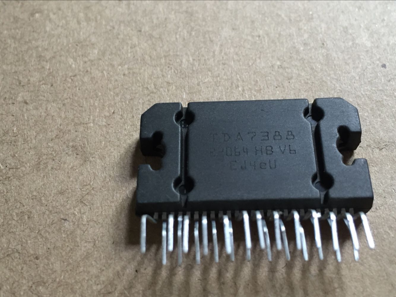 原装进口原字 tda7388 汽车音响功放芯片 st正品 4 x 41w