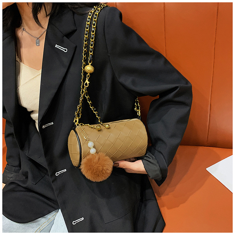ins迷你斜跨小金珠链条小包包女2020韩版时尚编制毛球单间包批发