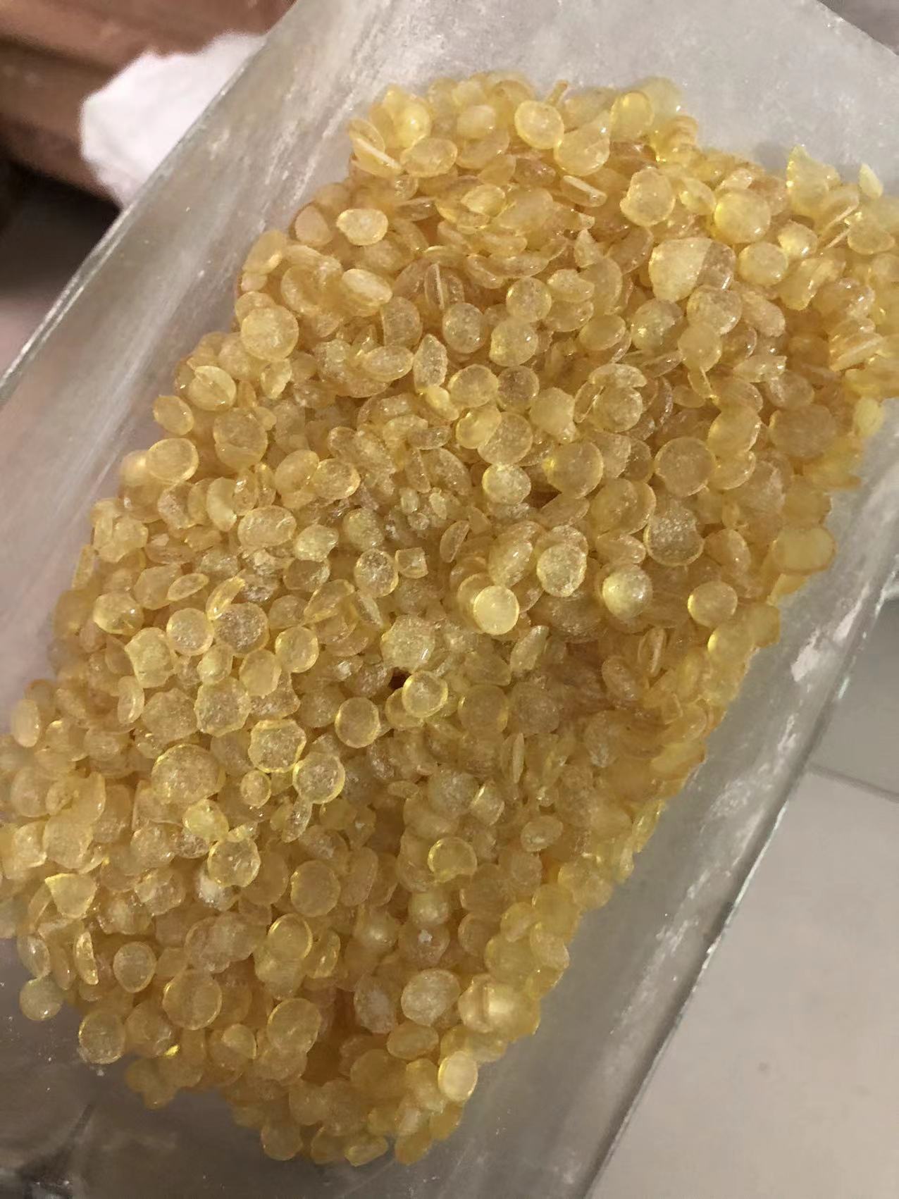 现货供应松香甘油酯 动物家禽拔毛松香 黄色片装颗粒