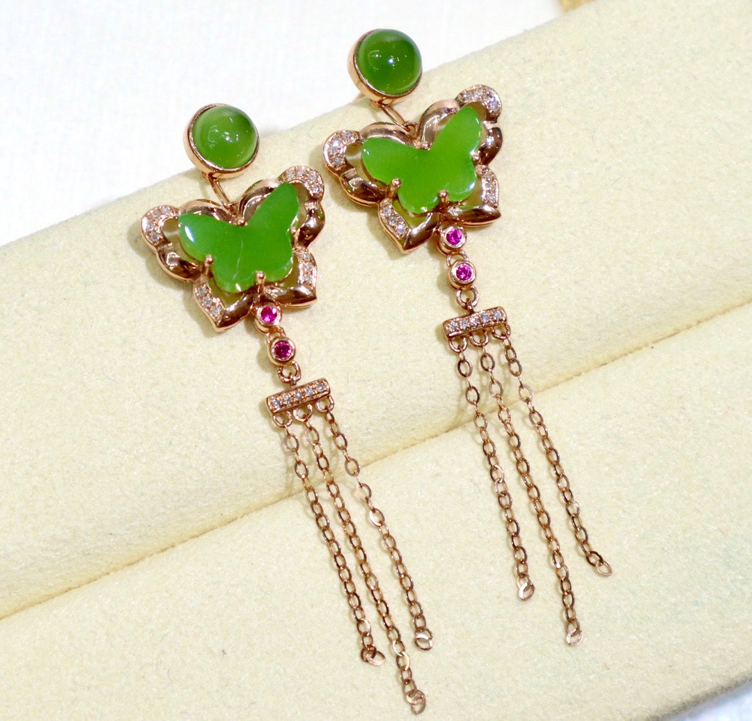 18k重金镶嵌,和田碧玉耳环,蝴蝶果绿耳坠,整体尺寸约:14*48mm