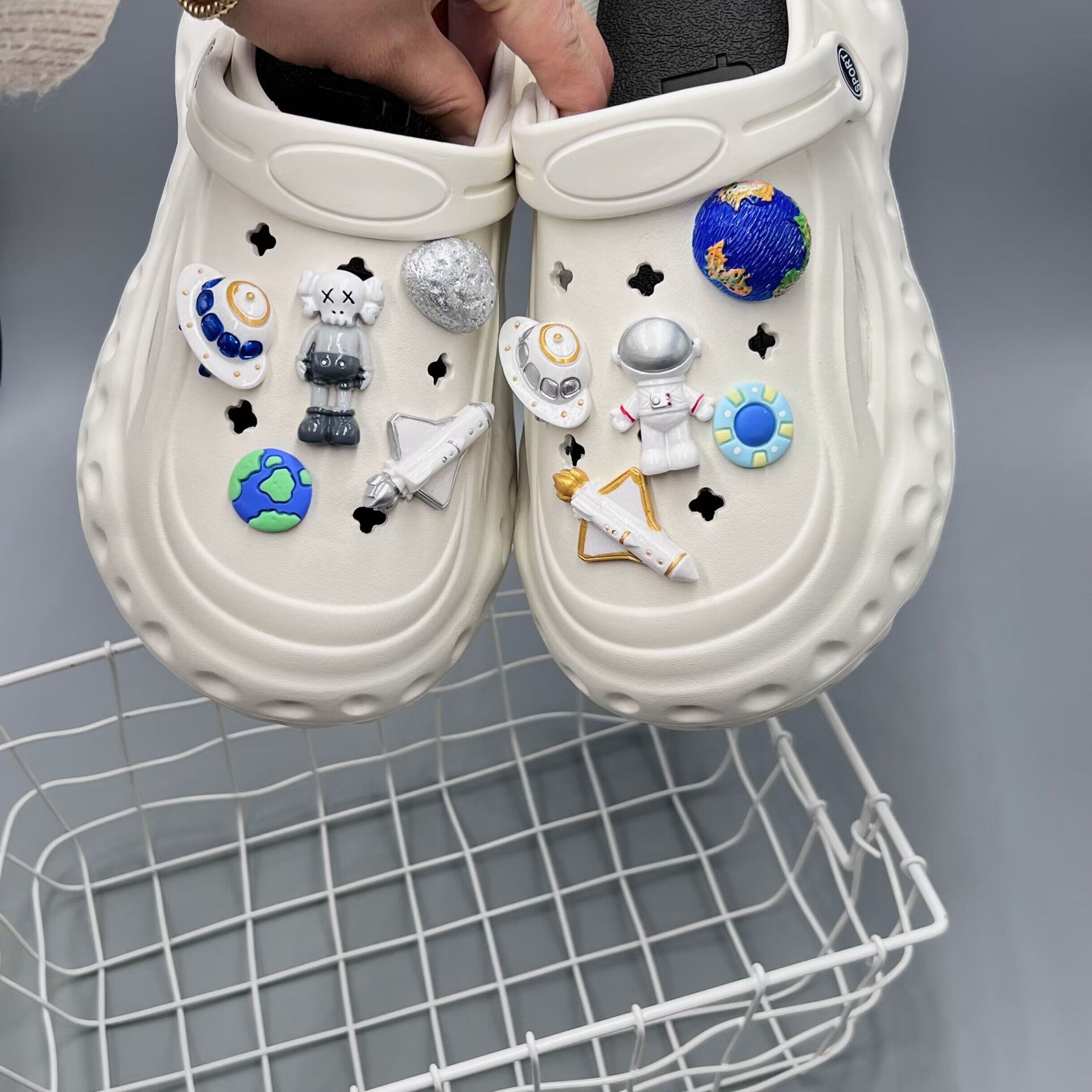 Hole Shoes Accessories DIY Shoe Buckle Planet Spaceman Robot Astronaut All-Match Accessories Cute Personality Shoe Ornament