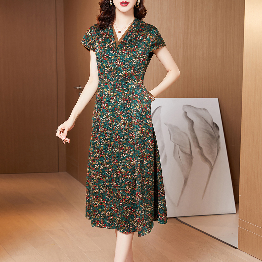 中老年刺绣长袖连衣裙图片